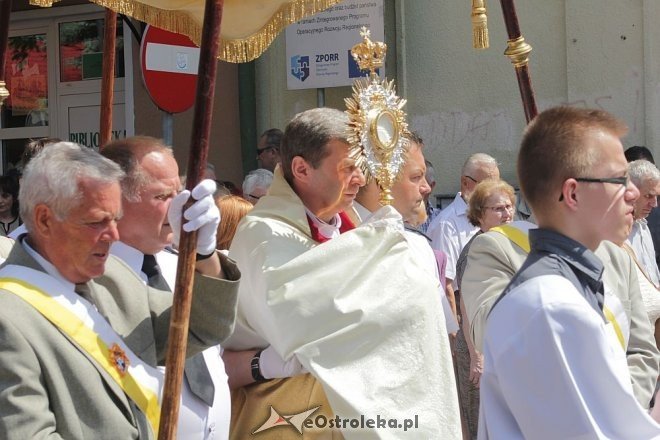 Boże Ciało - procesja w sanktuarium pw. św. Antoniego Padewskiego [30.05.2013] - zdjęcie #38 - eOstroleka.pl