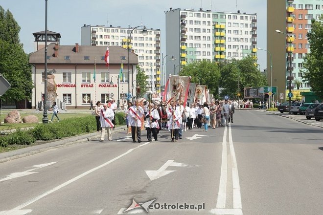 Boże Ciało - procesja w sanktuarium pw. św. Antoniego Padewskiego [30.05.2013] - zdjęcie #40 - eOstroleka.pl