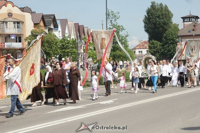 Boże Ciało - procesja w sanktuarium pw. św. Antoniego Padewskiego [30.05.2013] - zdjęcie #42 - eOstroleka.pl