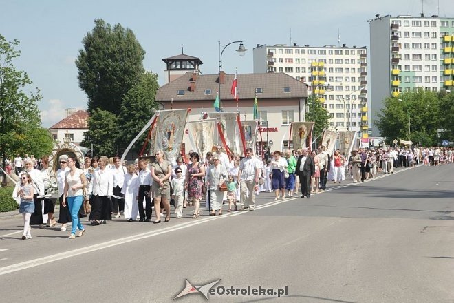 Boże Ciało - procesja w sanktuarium pw. św. Antoniego Padewskiego [30.05.2013] - zdjęcie #43 - eOstroleka.pl