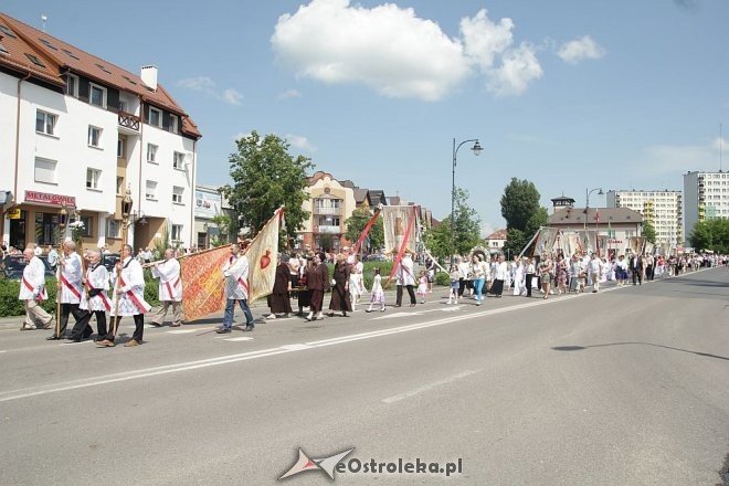 Boże Ciało - procesja w sanktuarium pw. św. Antoniego Padewskiego [30.05.2013] - zdjęcie #44 - eOstroleka.pl