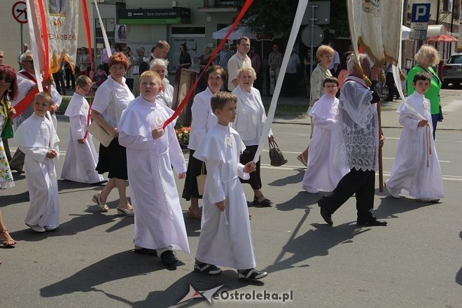 Boże Ciało - procesja w sanktuarium pw. św. Antoniego Padewskiego [30.05.2013] - zdjęcie #58 - eOstroleka.pl