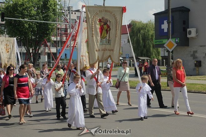 Boże Ciało - procesja w sanktuarium pw. św. Antoniego Padewskiego [30.05.2013] - zdjęcie #55 - eOstroleka.pl