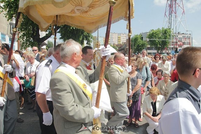 Boże Ciało - procesja w sanktuarium pw. św. Antoniego Padewskiego [30.05.2013] - zdjęcie #79 - eOstroleka.pl