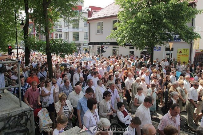 Boże Ciało - procesja w sanktuarium pw. św. Antoniego Padewskiego [30.05.2013] - zdjęcie #110 - eOstroleka.pl