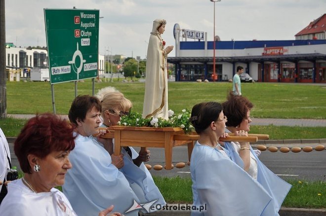Boże Ciało: Procesja parafii pw. Zbawiciela Świata [30.05.2013] - zdjęcie #9 - eOstroleka.pl