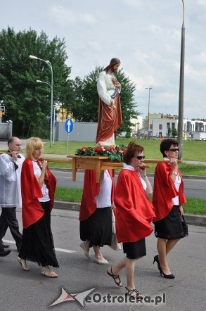Boże Ciało: Procesja parafii pw. Zbawiciela Świata [30.05.2013] - zdjęcie #12 - eOstroleka.pl