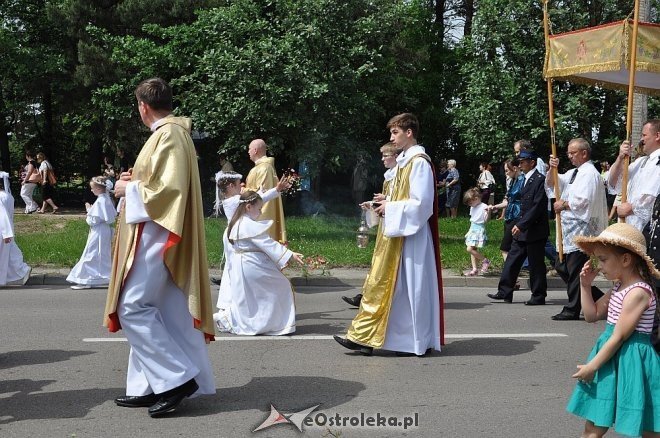 Boże Ciało: Procesja parafii pw. Zbawiciela Świata [30.05.2013] - zdjęcie #43 - eOstroleka.pl
