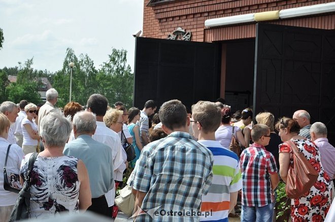 Boże Ciało: Procesja parafii pw. Zbawiciela Świata [30.05.2013] - zdjęcie #6 - eOstroleka.pl