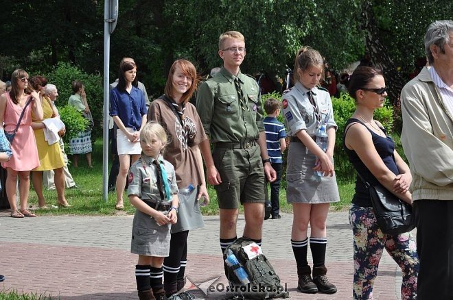 Boże Ciało: Procesja parafii pw. Zbawiciela Świata [30.05.2013] - zdjęcie #2 - eOstroleka.pl