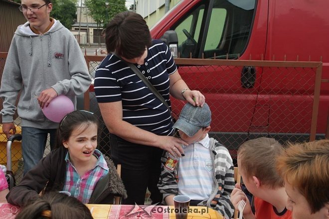 Dzień Dziecka stowarzyszenia Pomocna Dłoń [01.06.2013] - zdjęcie #27 - eOstroleka.pl