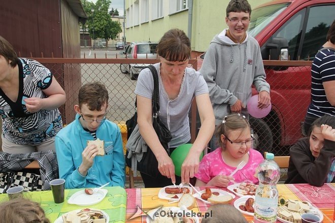 Dzień Dziecka stowarzyszenia Pomocna Dłoń [01.06.2013] - zdjęcie #24 - eOstroleka.pl