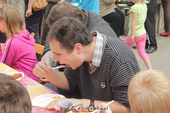 Dzień Dziecka stowarzyszenia Pomocna Dłoń [01.06.2013] - zdjęcie #20 - eOstroleka.pl