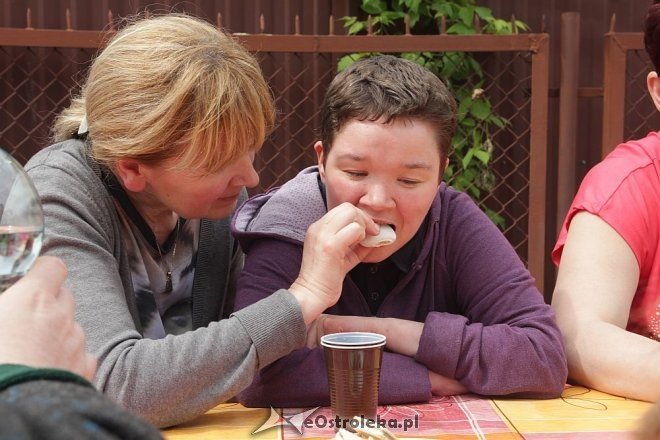 Dzień Dziecka stowarzyszenia Pomocna Dłoń [01.06.2013] - zdjęcie #18 - eOstroleka.pl