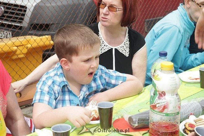 Dzień Dziecka stowarzyszenia Pomocna Dłoń [01.06.2013] - zdjęcie #17 - eOstroleka.pl