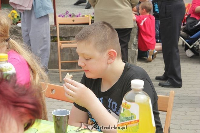 Dzień Dziecka stowarzyszenia Pomocna Dłoń [01.06.2013] - zdjęcie #14 - eOstroleka.pl