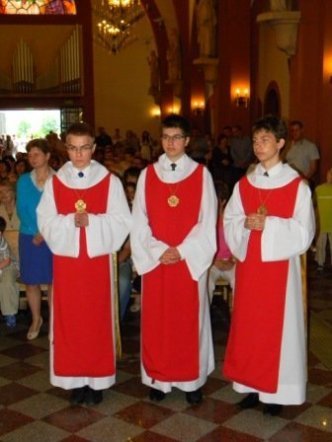 Parafia Zbawiciela Świata: Nowi Ministranci, Lektorzy i Ceremoniarze - zdjęcie #19 - eOstroleka.pl