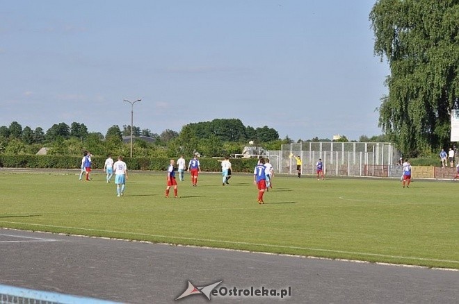 IV liga: MKS Narew – Błękitni Gąbi 0:2 [15.06.2013] - zdjęcie #50 - eOstroleka.pl