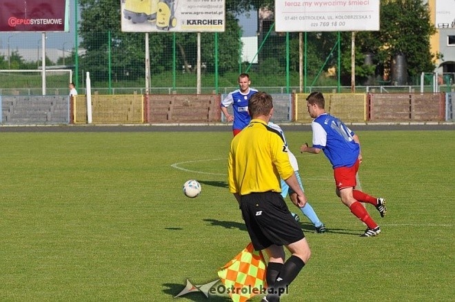 IV liga: MKS Narew – Błękitni Gąbi 0:2 [15.06.2013] - zdjęcie #38 - eOstroleka.pl