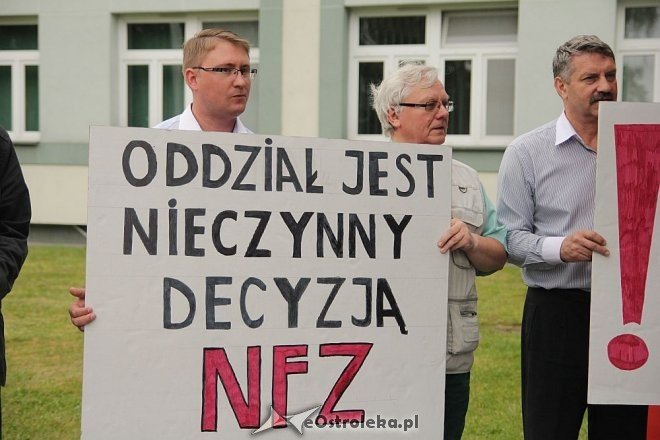 Pikieta pod ostrołęckim szpitalem: „Oddział onkologiczny jest nieczynny decyzją NFZ” [18.06.2013] - zdjęcie #5 - eOstroleka.pl