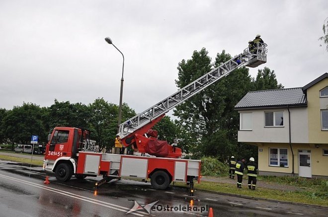 Straż Pożarna: Usuwanie zwisającego konaru [21.06.2013] - zdjęcie #13 - eOstroleka.pl
