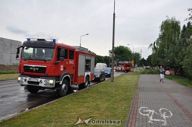 Straż Pożarna: Usuwanie zwisającego konaru [21.06.2013] - zdjęcie #7 - eOstroleka.pl