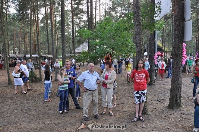 Droga na Ostrołękę i Brathanki na Weselu Kurpiowskim w Kadzidle [23.06.2013] - zdjęcie #85 - eOstroleka.pl