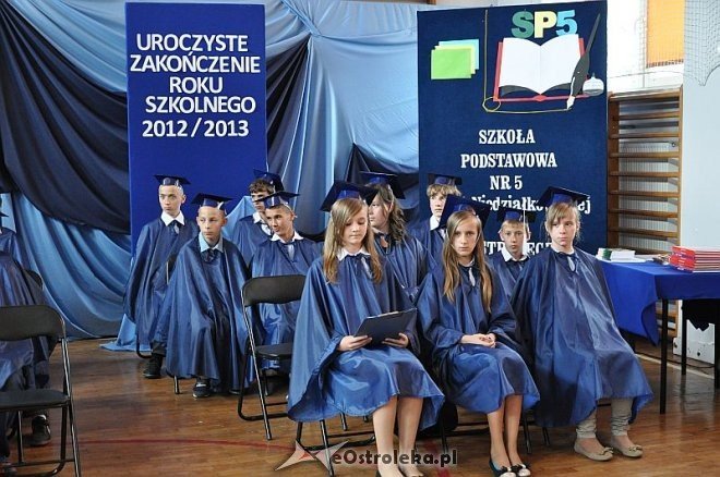 Uroczyste zakończenie roku szkolnego w Szkole Podstawowej nr 5 - zdjęcie #16 - eOstroleka.pl