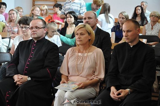 Uroczyste zakończenie roku szkolnego w Szkole Podstawowej nr 5 - zdjęcie #11 - eOstroleka.pl