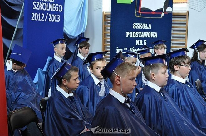 Uroczyste zakończenie roku szkolnego w Szkole Podstawowej nr 5 - zdjęcie #7 - eOstroleka.pl