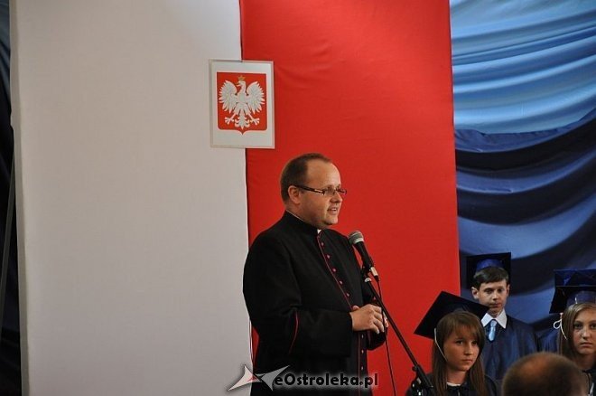 Uroczyste zakończenie roku szkolnego w Szkole Podstawowej nr 5 - zdjęcie #6 - eOstroleka.pl