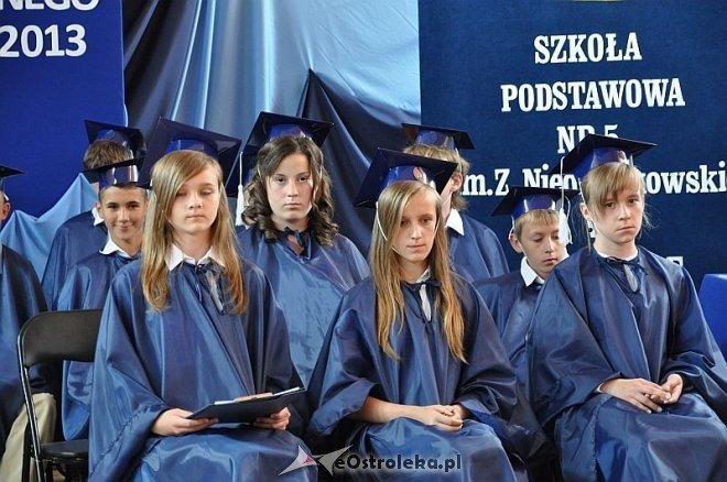 Uroczyste zakończenie roku szkolnego w Szkole Podstawowej nr 5 - zdjęcie #24 - eOstroleka.pl