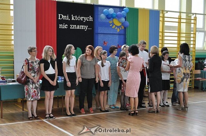 Uroczyste zakończenie roku szkolnego w Szkole Podstawowej nr 2 - zdjęcie #3 - eOstroleka.pl