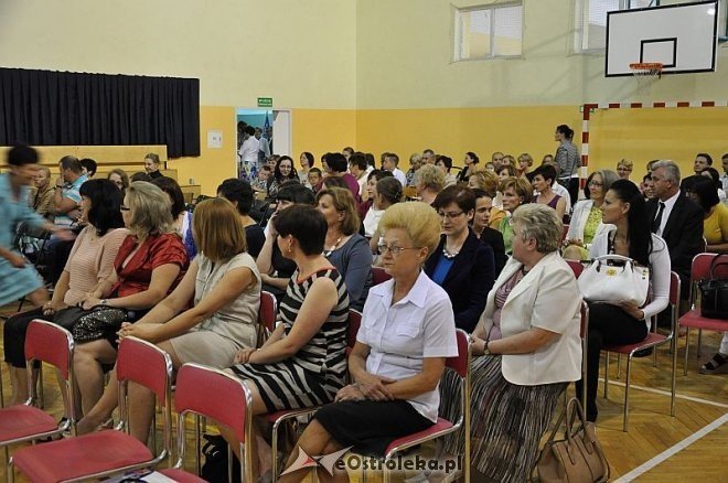 Uroczyste zakończenie roku szkolnego w Szkole Podstawowej nr 6 - zdjęcie #2 - eOstroleka.pl