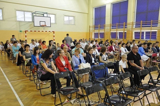 Uroczyste zakończenie roku szkolnego w Szkole Podstawowej nr 6 - zdjęcie #16 - eOstroleka.pl