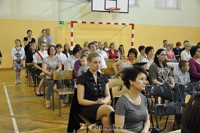 Uroczyste zakończenie roku szkolnego w Szkole Podstawowej nr 6 - zdjęcie #20 - eOstroleka.pl