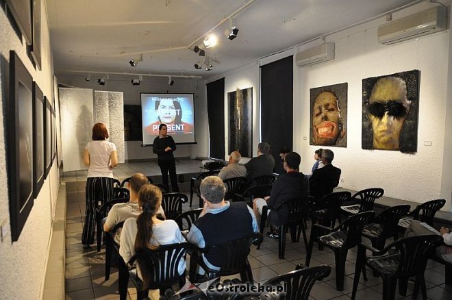 Festiwal Sztuki 3M - Projekcja filmu pt. „Marina Abramowić: artystka obecna” [27.06.2013] - zdjęcie #9 - eOstroleka.pl