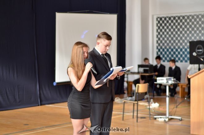 Uroczyste zakończenie roku szkolnego klas 3 w Gimnazjum nr 2 - zdjęcie #18 - eOstroleka.pl