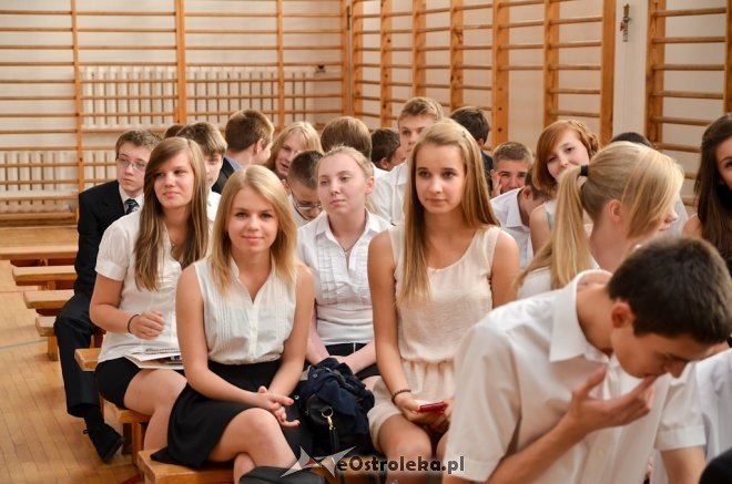 Uroczyste zakończenie roku szkolnego klas 3 w Gimnazjum nr 2 - zdjęcie #14 - eOstroleka.pl