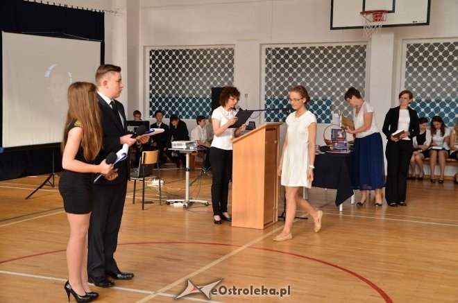 Uroczyste zakończenie roku szkolnego klas 3 w Gimnazjum nr 2 - zdjęcie #14 - eOstroleka.pl