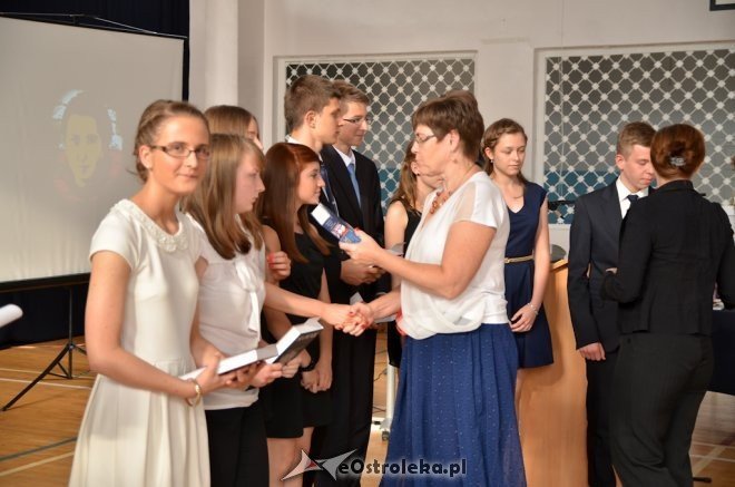 Uroczyste zakończenie roku szkolnego klas 3 w Gimnazjum nr 2 - zdjęcie #17 - eOstroleka.pl