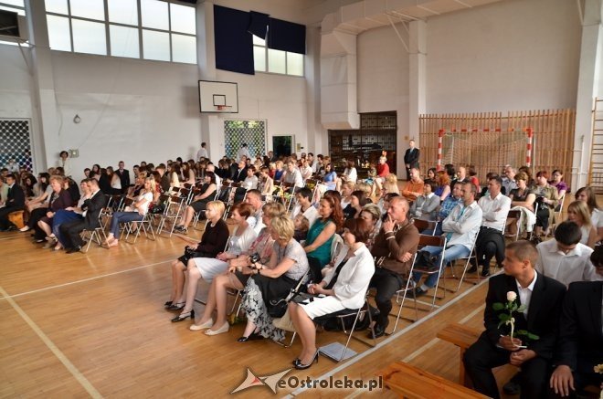 Uroczyste zakończenie roku szkolnego klas 3 w Gimnazjum nr 2 - zdjęcie #2 - eOstroleka.pl