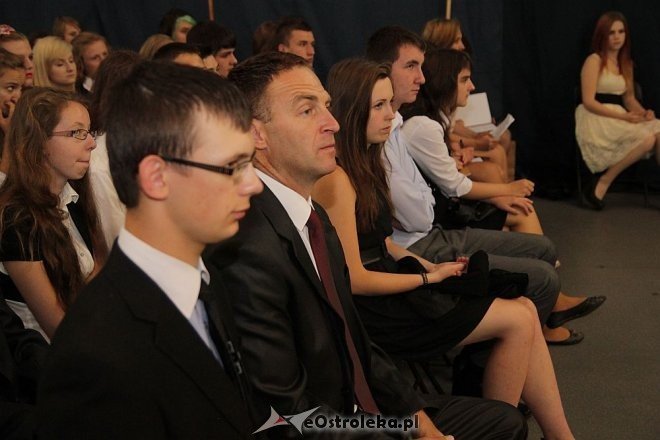 Zakończenie roku szkolnego w I LO w Ostrołęce [28.06.2013] - zdjęcie #1 - eOstroleka.pl