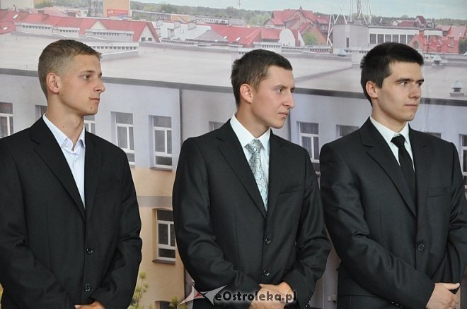 Uroczyste zakończenie roku szkolnego w Zespole Szkół Zawodowych nr 1 im. dr. Józefa Psarskiego w Ostrołęce [28.06.2013] - zdjęcie #4 - eOstroleka.pl
