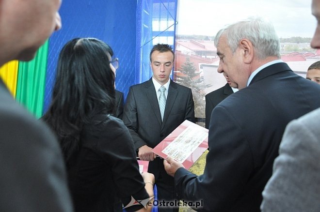 Uroczyste zakończenie roku szkolnego w Zespole Szkół Zawodowych nr 1 im. dr. Józefa Psarskiego w Ostrołęce [28.06.2013] - zdjęcie #16 - eOstroleka.pl