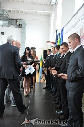 Uroczyste zakończenie roku szkolnego w Zespole Szkół Zawodowych nr 1 im. dr. Józefa Psarskiego w Ostrołęce [28.06.2013] - zdjęcie #12 - eOstroleka.pl