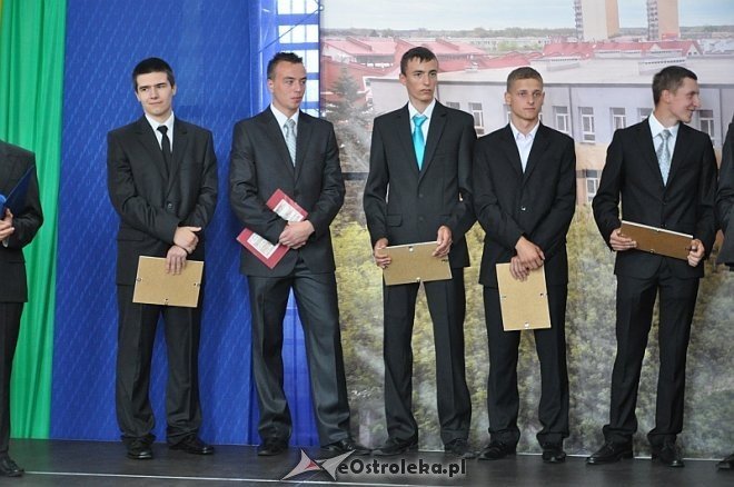 Uroczyste zakończenie roku szkolnego w Zespole Szkół Zawodowych nr 1 im. dr. Józefa Psarskiego w Ostrołęce [28.06.2013] - zdjęcie #6 - eOstroleka.pl