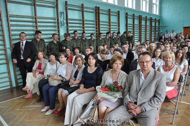 Uroczyste zakończenie roku szkolnego w Zespole Szkół Zawodowych nr 2 im. V Pułku Ułanów Zasławskich w Ostrołęce [28.06.2013] - zdjęcie #22 - eOstroleka.pl