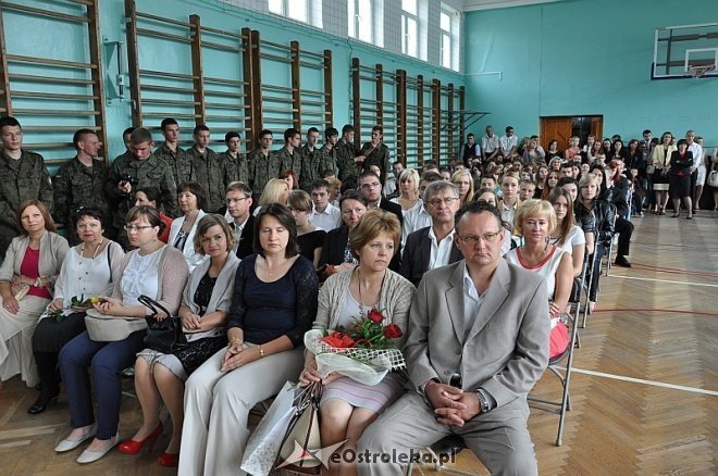 Uroczyste zakończenie roku szkolnego w Zespole Szkół Zawodowych nr 2 im. V Pułku Ułanów Zasławskich w Ostrołęce [28.06.2013] - zdjęcie #21 - eOstroleka.pl