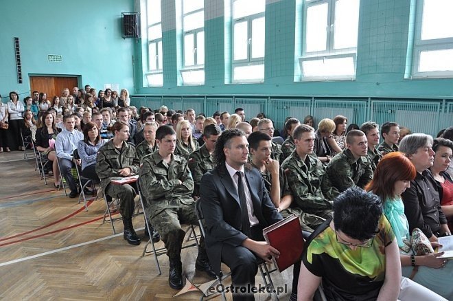 Uroczyste zakończenie roku szkolnego w Zespole Szkół Zawodowych nr 2 im. V Pułku Ułanów Zasławskich w Ostrołęce [28.06.2013] - zdjęcie #19 - eOstroleka.pl